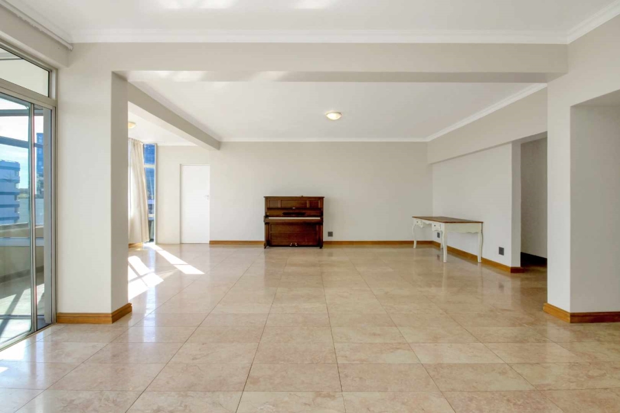 To Let 3 Bedroom Property for Rent in Sea Point Western Cape